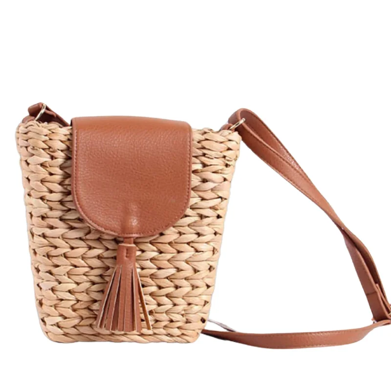 Hand-Woven Trapezoidal Women's Shoulder Bag – Elegant & Trendy